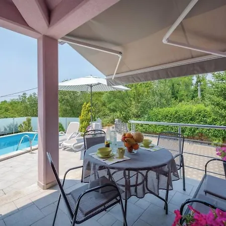 Adorable House Lilla-with Pool-near Old Town * Лабин
