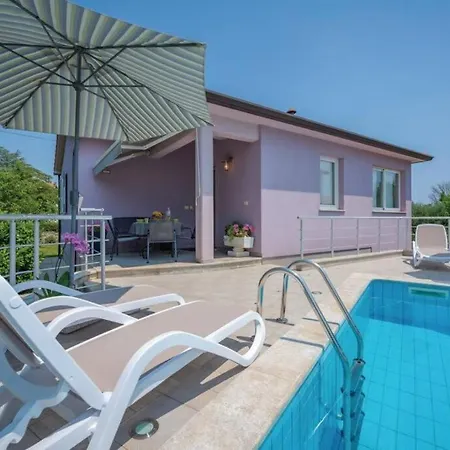 Adorable House Lilla-with Pool-near Old Town Дом отдыха *