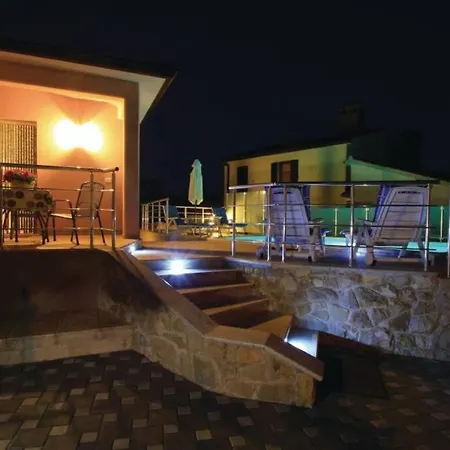 Adorable House Lilla-with Pool-near Old Town Дом отдыха Лабин