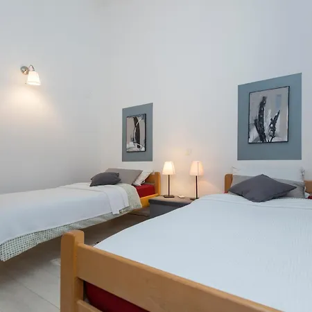 Adorable House Lilla-with Pool-near Old Town Лабин
