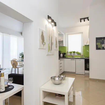 Adorable House Lilla-with Pool-near Old Town 度假居 拉宾