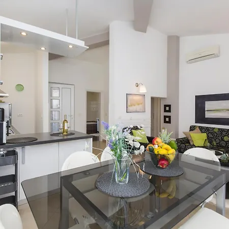 Adorable House Lilla-with Pool-near Old Town * 拉宾